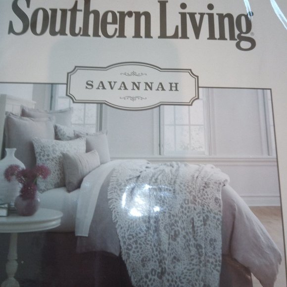 SOUTHERN LIVING SAVANNAH Leopard Queen Coverlet - Picture 1 of 7